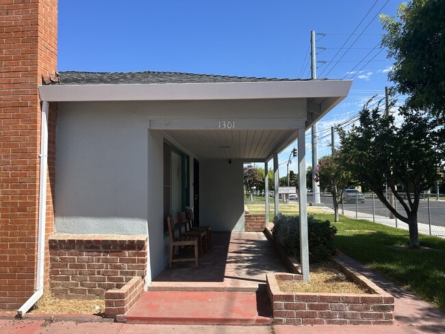 Building Photo - 1301 Higbee Dr