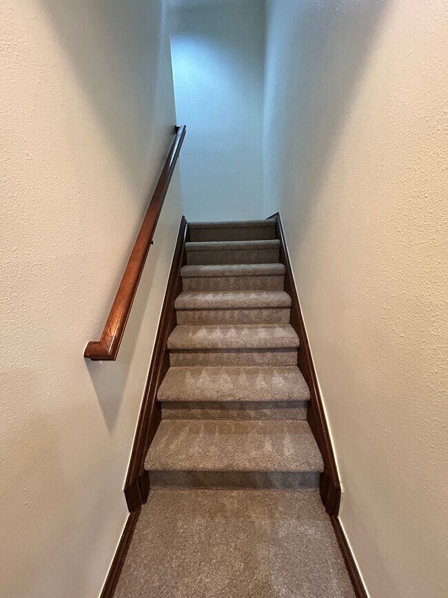 Building Photo - Gorgeous 4 Bedroom Townhome Steps from Boulder Country Club