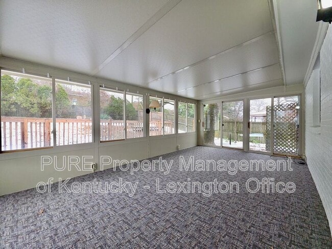 Building Photo - 3462 Lansdowne Dr