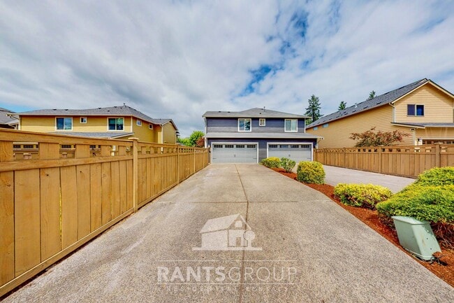 Building Photo - Stylish 3-Bedroom Townhome in Great West Olympia Location