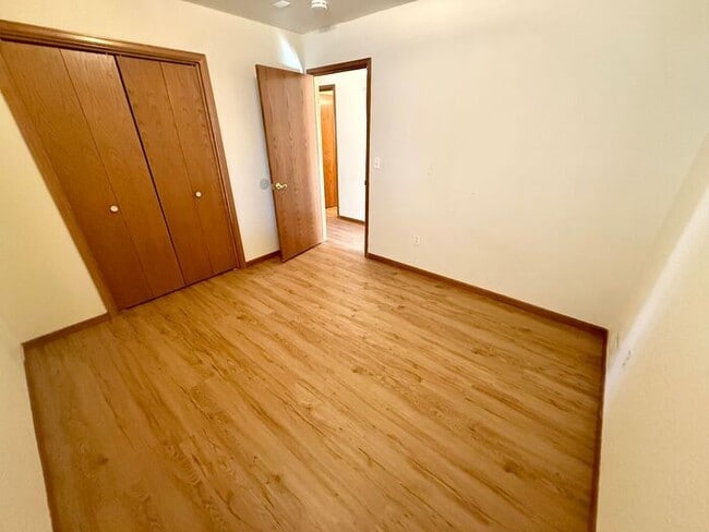 Building Photo - Beautifully Maintained 2 Bed, 2 Bath Ranch Style Townhome with 2 Car Garage in East Loveland