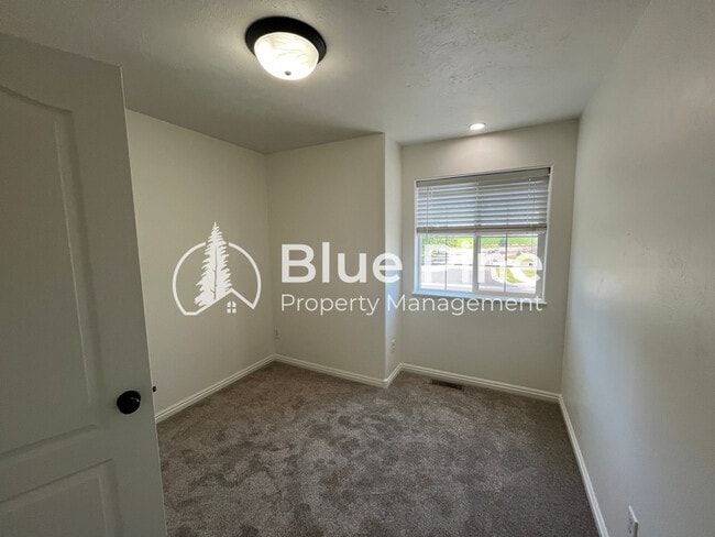 Building Photo - 5231 Clearfield Ln