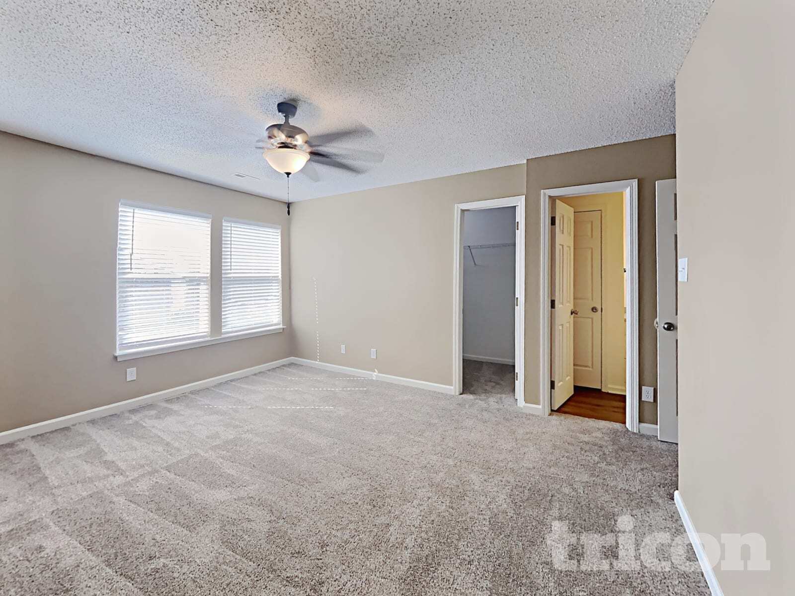 Building Photo - 4525 Connaught Dr E