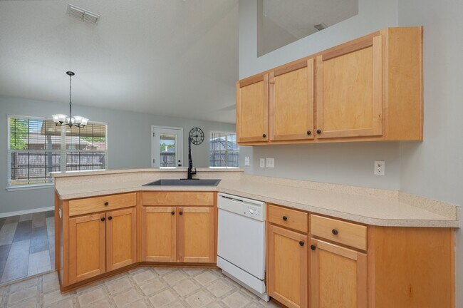 Building Photo - 208 Citadel Ln