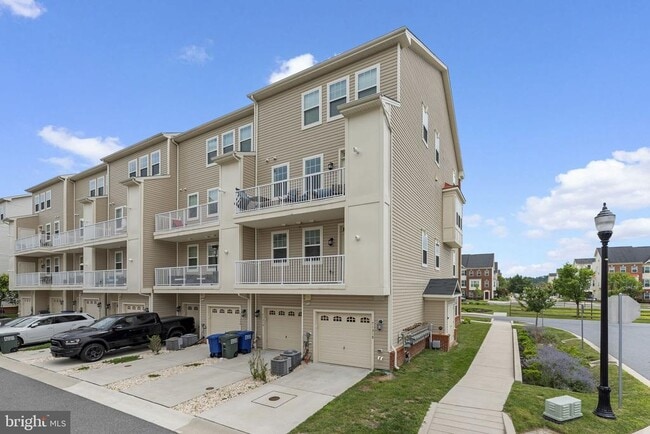 Building Photo - 7131 Beaumont Place