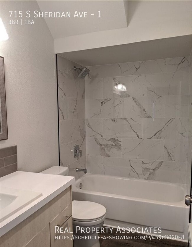 Building Photo - 715 S Sheridan Ave