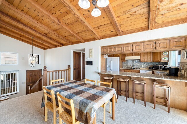 Building Photo - 1364 Weymouth Ln