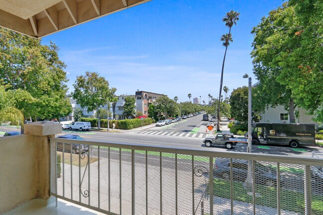 Building Photo - 529 Montana Ave - 5 blocks to the beach in Santa Monica!