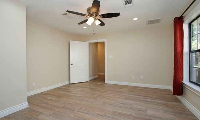 Building Photo - 14535 Diamondhead N