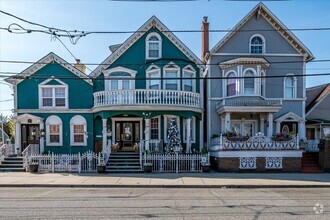 Building Photo - 425 Warren St