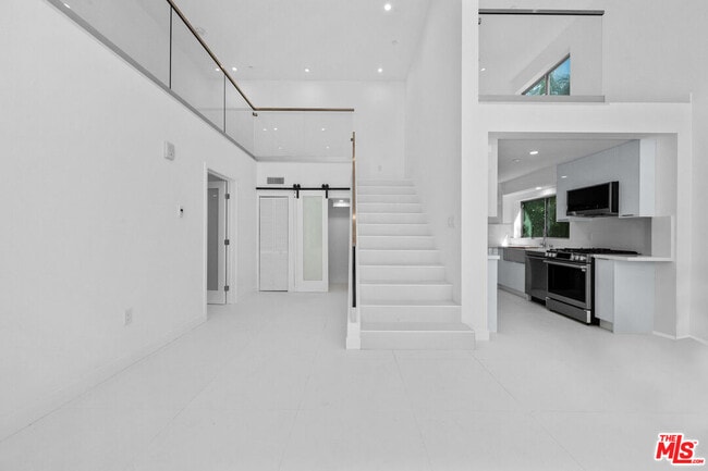 Building Photo - 621 Kings Rd