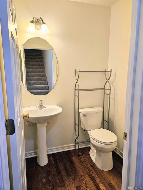 Building Photo - 264 Village Way S