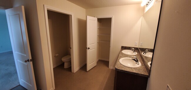 Master Bath, Linen Closet - 7583 Tuscan Bay Cir
