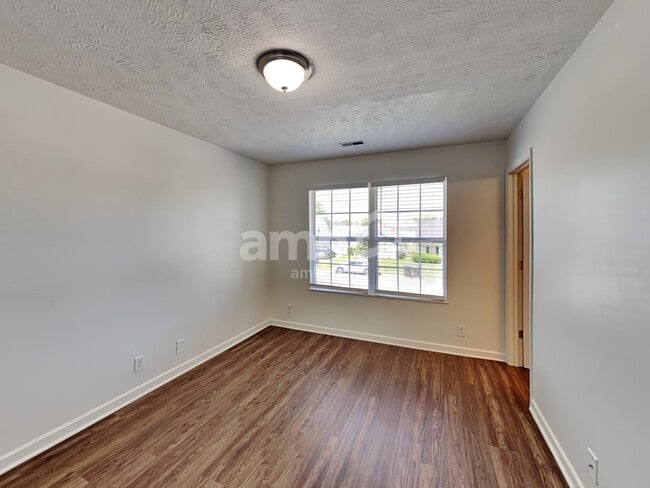 Building Photo - 1419 Westview Dr