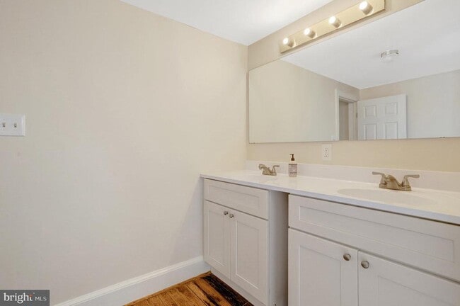 Building Photo - 225 S Payne St