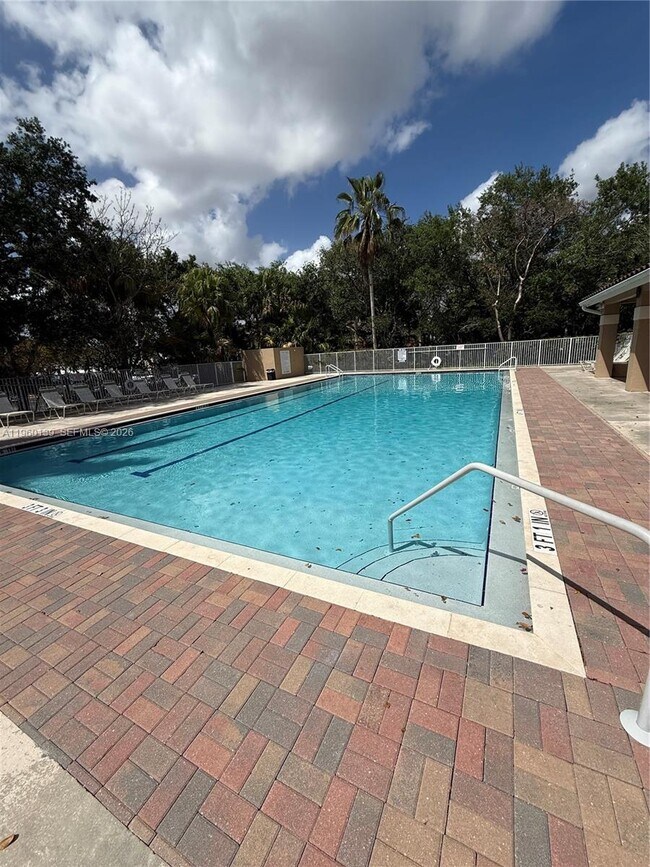 Building Photo - 1364 Cottonwood Cir