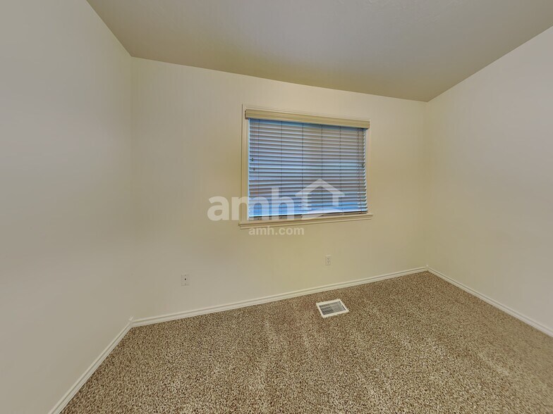 Building Photo - 1285 W Verbena Dr