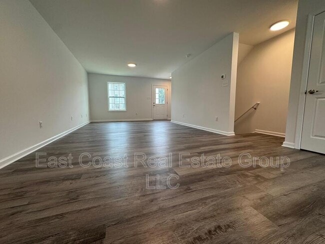 Building Photo - 15 Snowdrop Ct