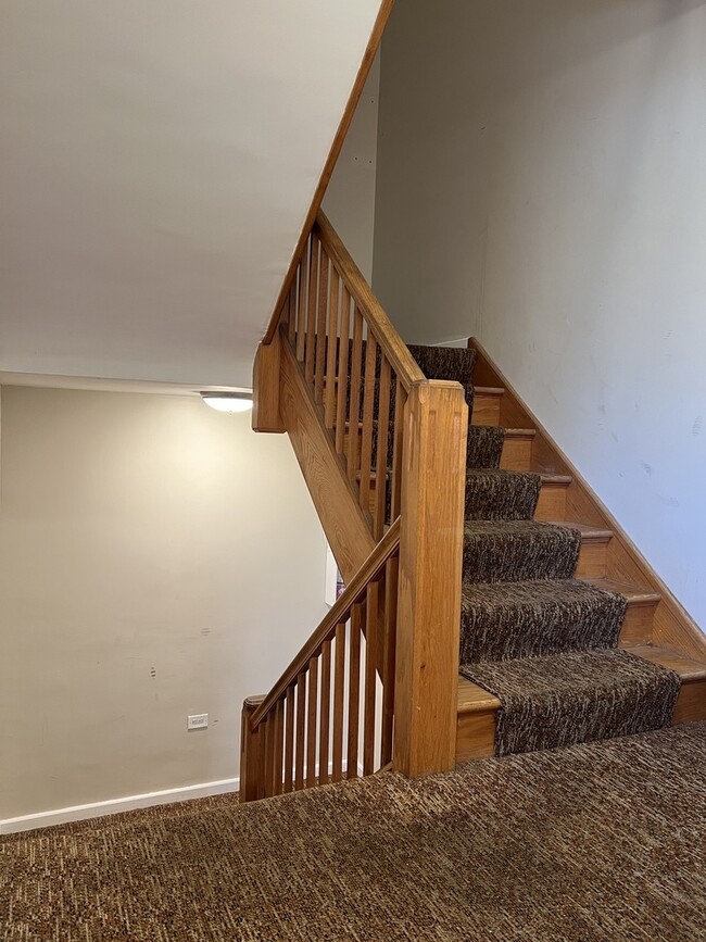 Building Photo - 560 Princeton St