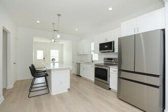 Building Photo - For Lease | 3 Bed, 2 Bath |1,350 Sq Ft |Tr...