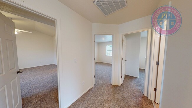 Building Photo - Two Level Cascadia Village Home with Backyard