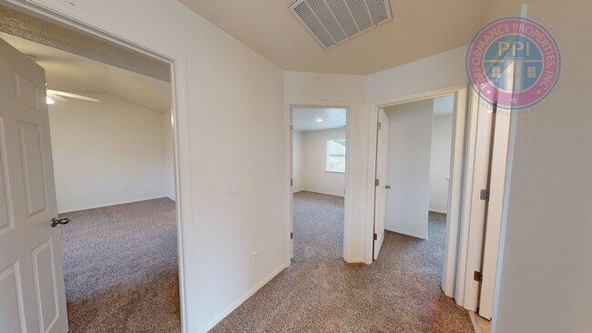 Building Photo - Two Level Cascadia Village Home with  Large Fenced Backyard ! Pet Welcome