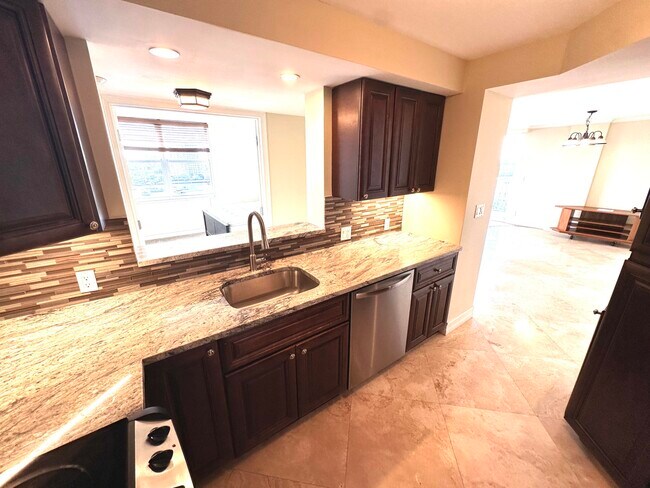 Building Photo - 1 Las Olas Cir