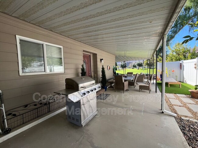 Building Photo - 421 S Paseo Laredo