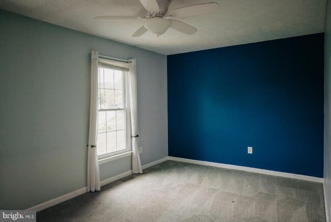Building Photo - 394 Doral Ct