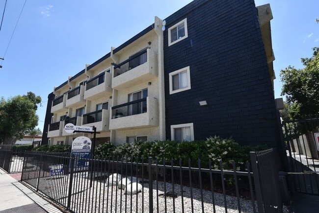 Primary Photo - 21018 Gresham St