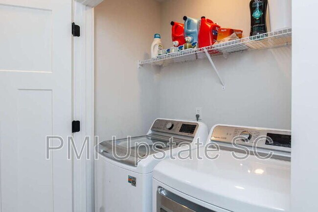 Building Photo - 1069 Millison Pl