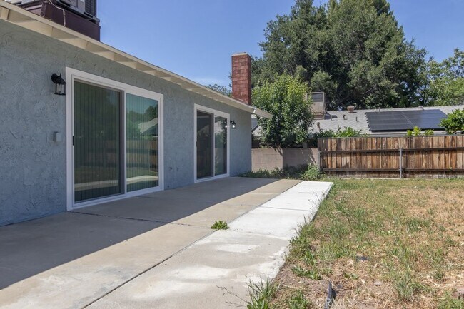 Building Photo - 25040 Everett Dr