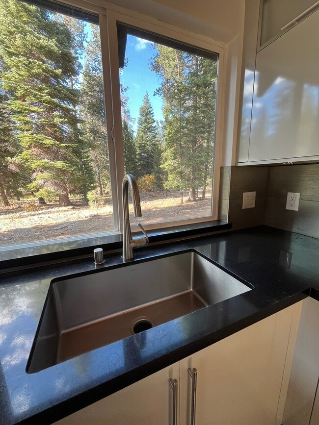 Building Photo - 1079 Modoc Way
