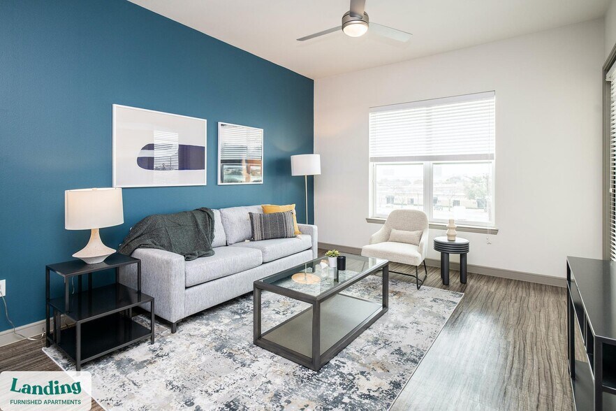 Building Photo - 305 Laredo Dr