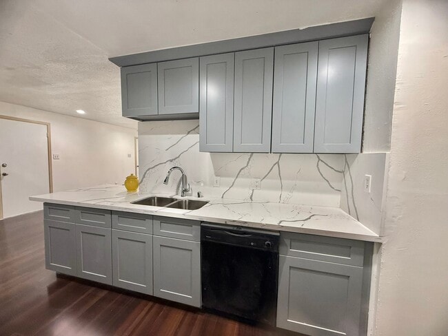 Building Photo - 3527 Rosedale St