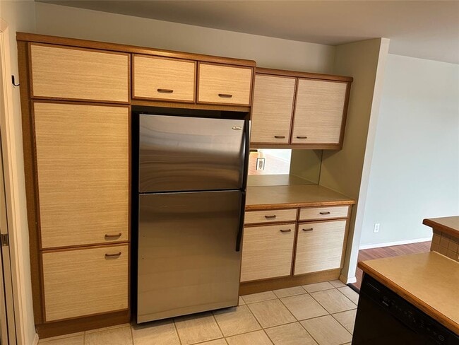 Building Photo - 40 N Interstate Hwy 35