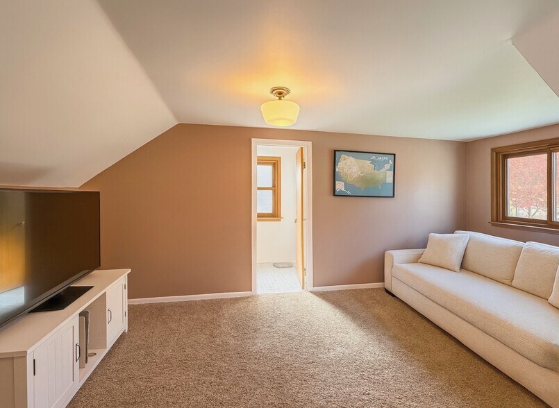 Building Photo - 1805 Beaconwood Ave