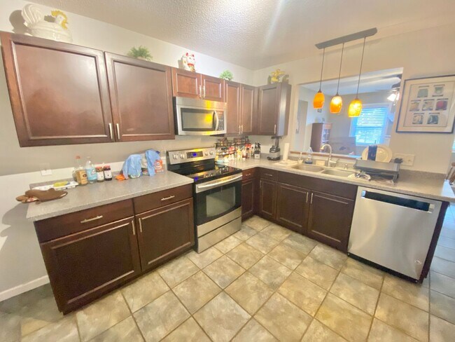 Building Photo - 56 Morellen Ln