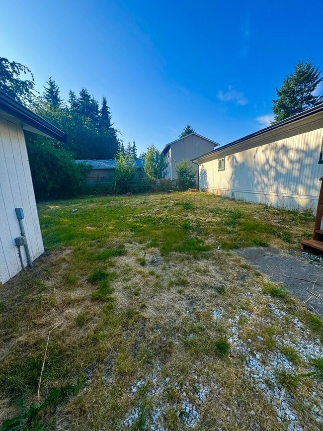 Building Photo - 3 Bedroom 2 Bathroom for Rent.