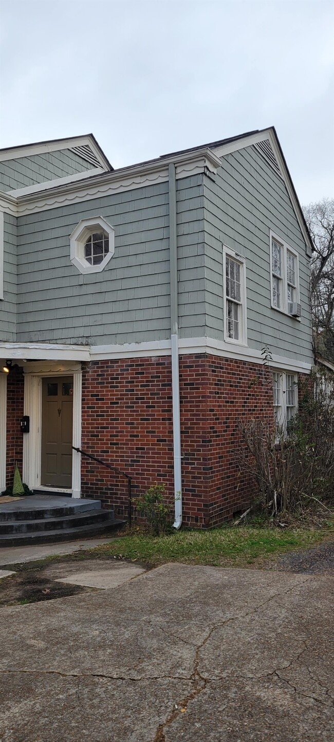 Building Photo - 966 E Fortification St