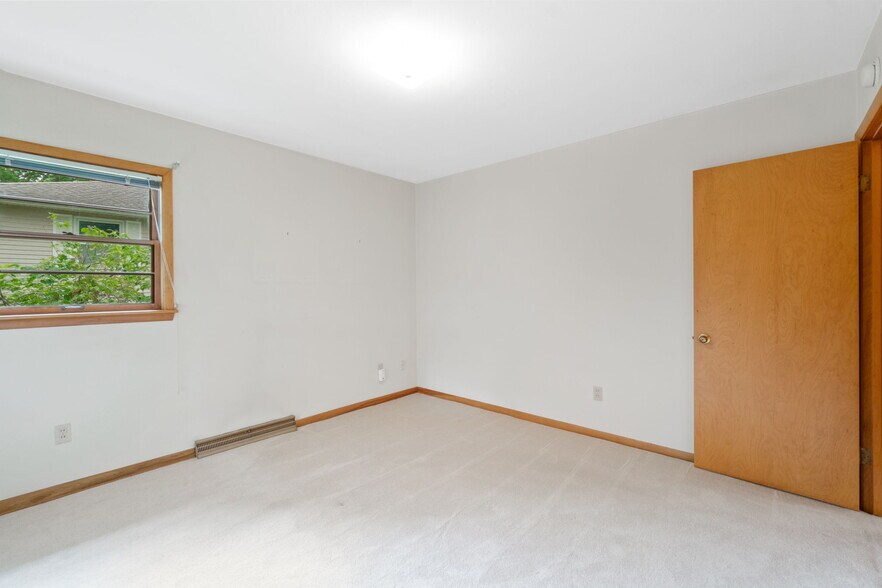 Building Photo - 1238 S Hill Dr
