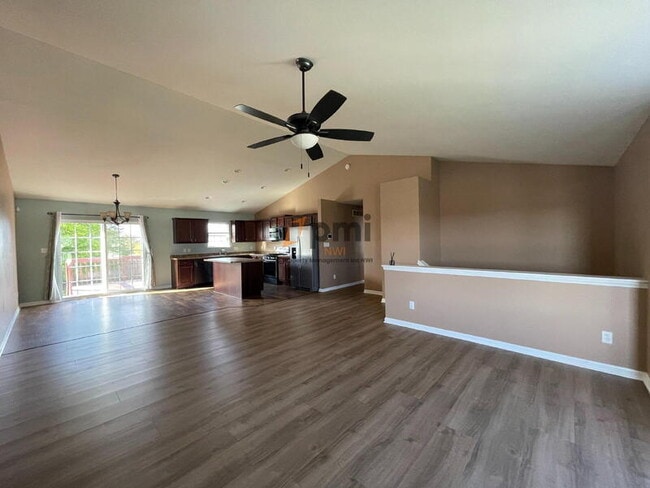 Building Photo - 10880 Mississippi St