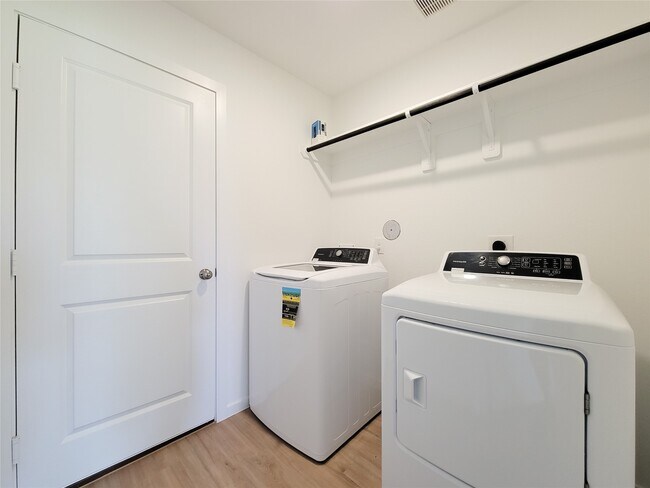 Building Photo - 3038 Pensacola Dr