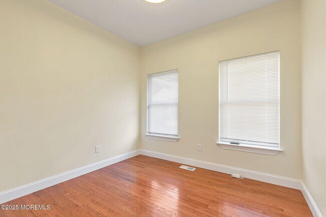 Building Photo - 1222 7th Ave