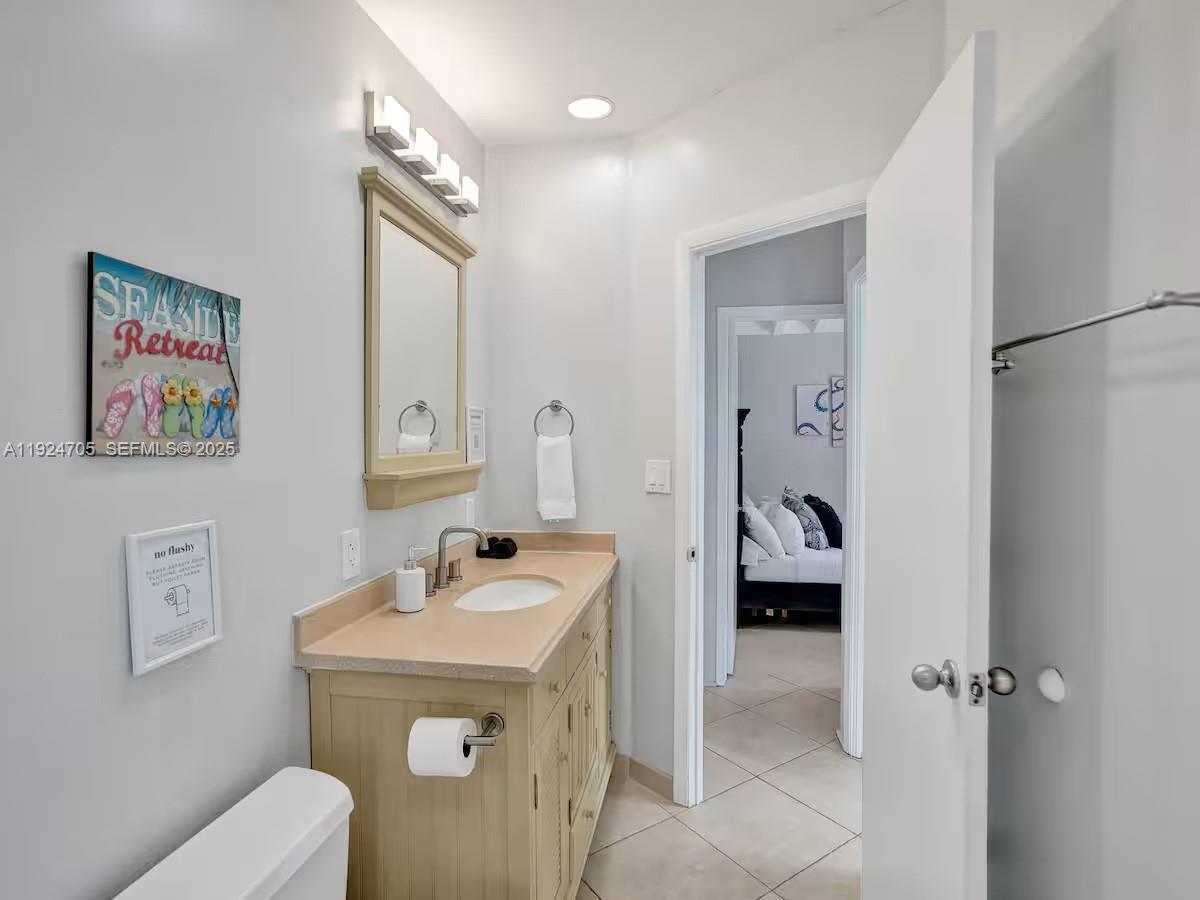 Building Photo - 2525 Gulfstream Ln