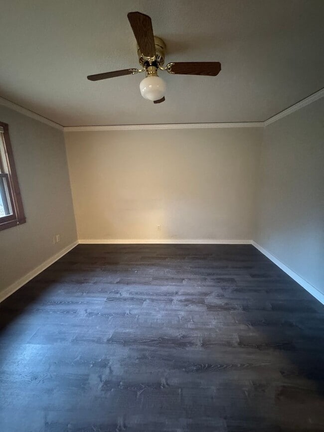 Building Photo - 2 bed 1 bath house