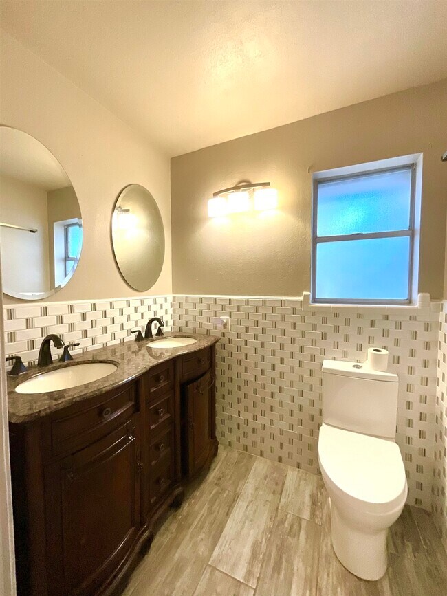 Building Photo - 5303 Shady Oak Cir