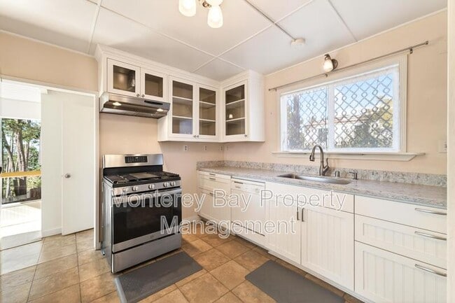 Building Photo - 24736 Dolores St