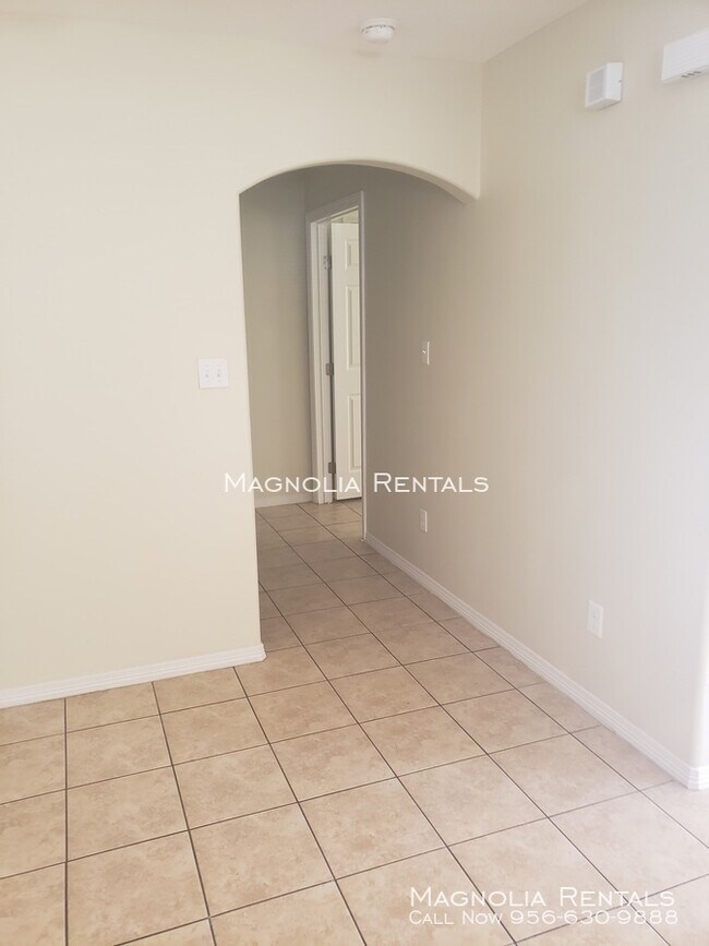 Building Photo - Mission Apartments