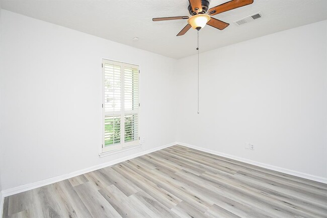 Building Photo - 154 Squires Bend